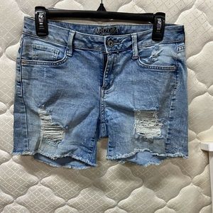 Juniors denim shorts, size 7